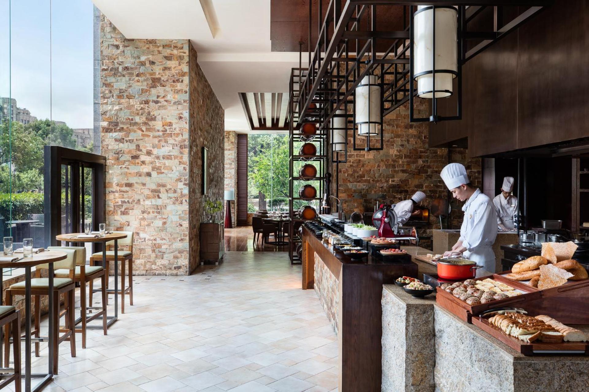 Shanghai Marriott Hotel Pudong East - Only A 30 Minute Drive From Disney Exterior photo