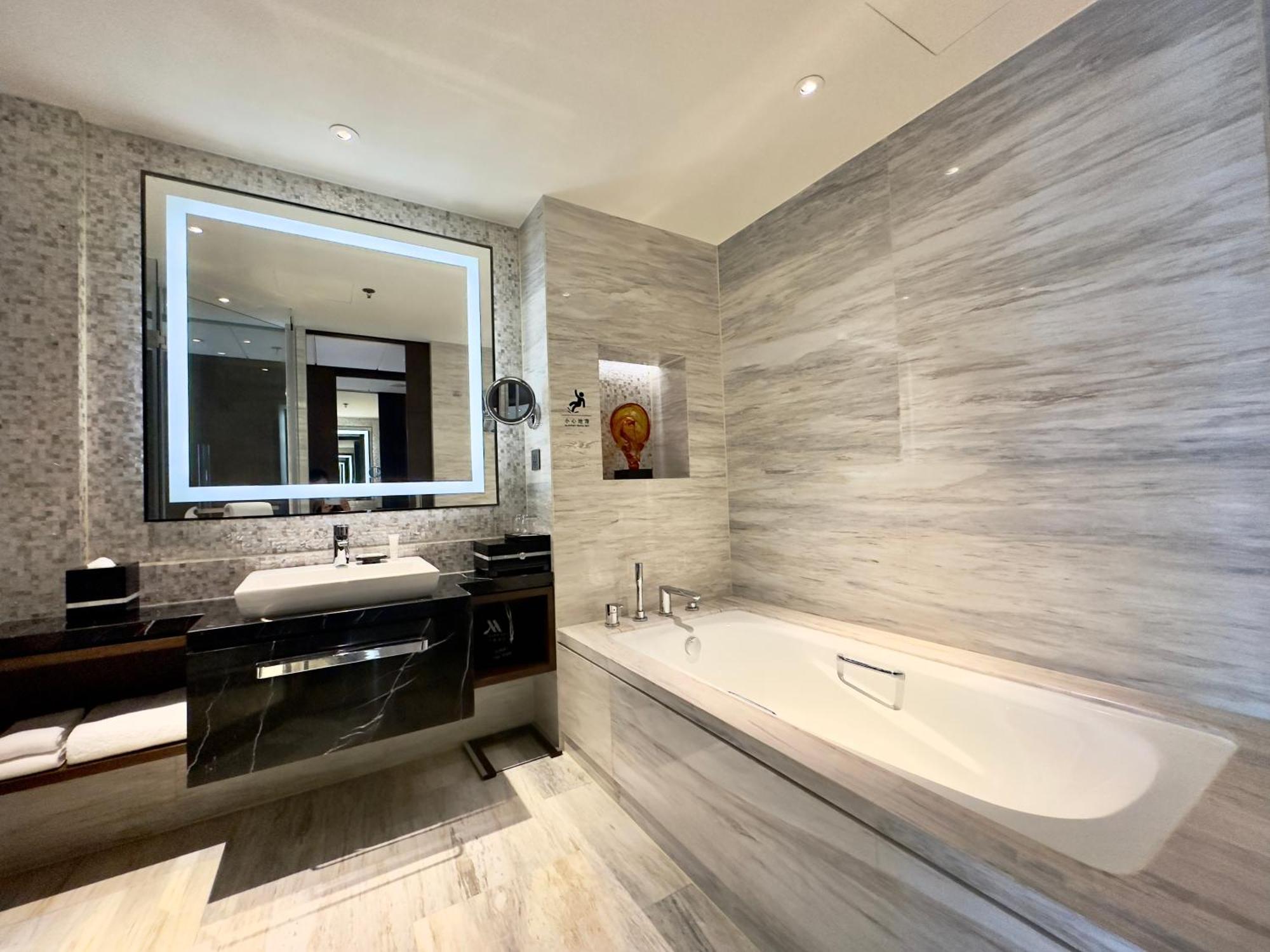 Shanghai Marriott Hotel Pudong East - Only A 30 Minute Drive From Disney Exterior photo
