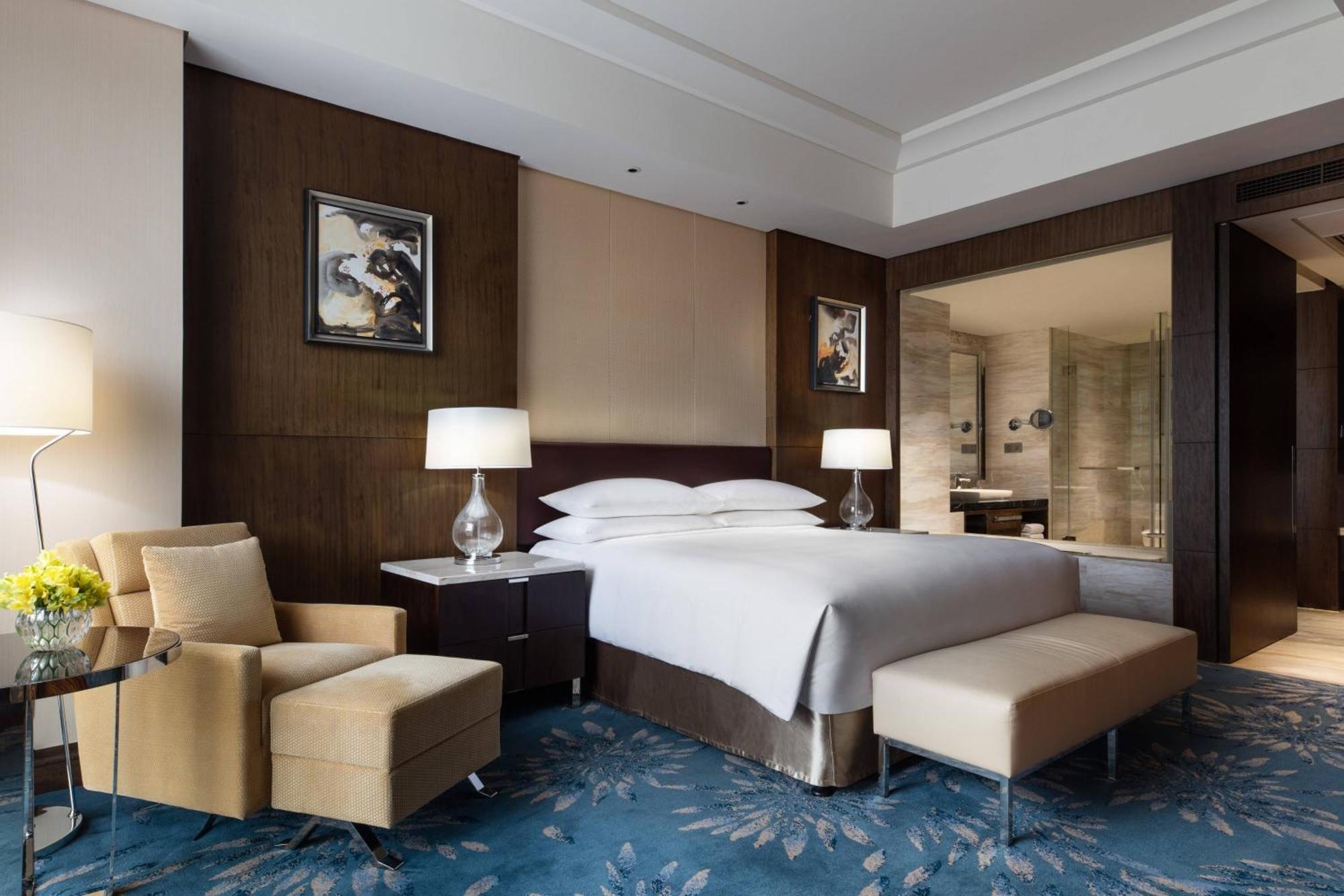 Shanghai Marriott Hotel Pudong East - Only A 30 Minute Drive From Disney Exterior photo