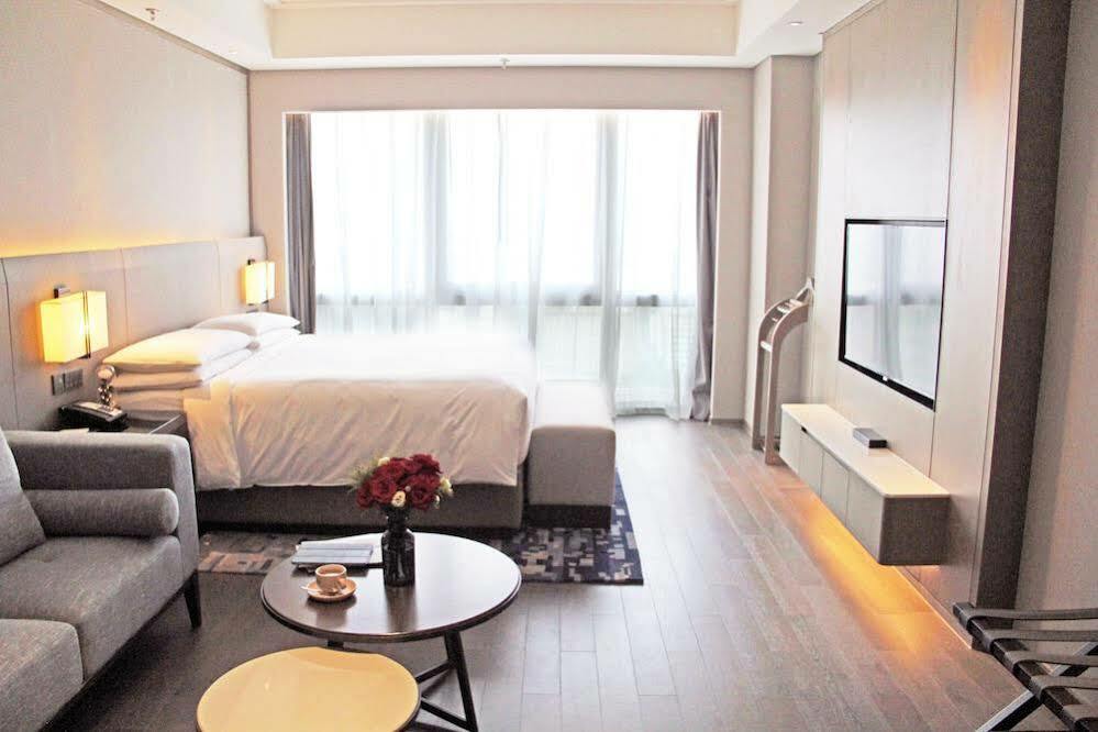Shanghai Marriott Hotel Pudong East - Only A 30 Minute Drive From Disney Exterior photo